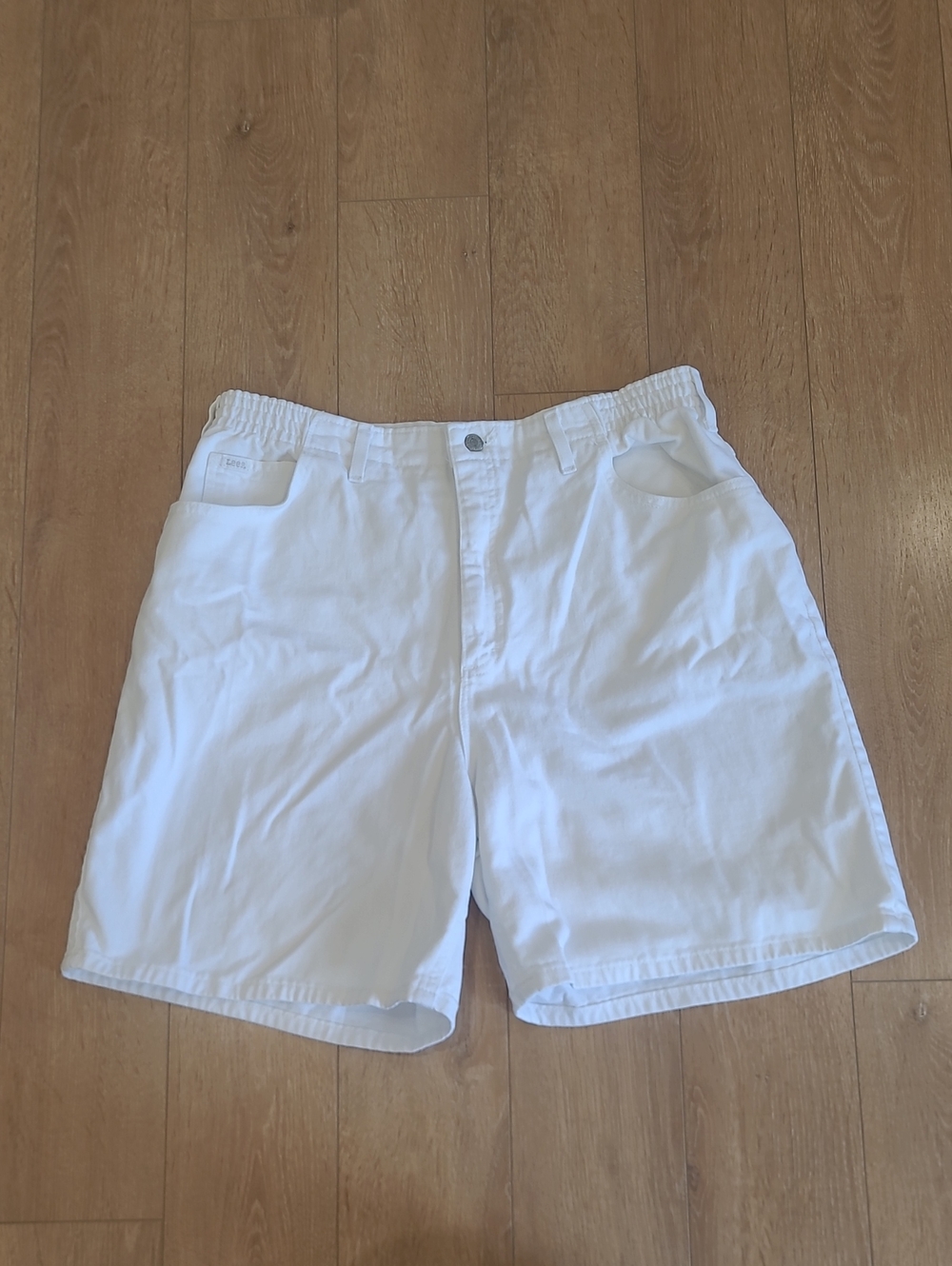 90's Lee Women's White Denim Shorts Featuring A Partial Elastic Waistband